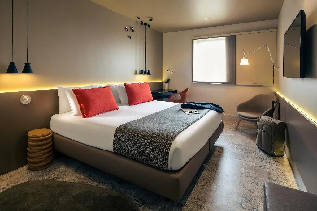 SUITE KING SIZE BED Room, Mercure Porto Centro Santa Catarina, Porto