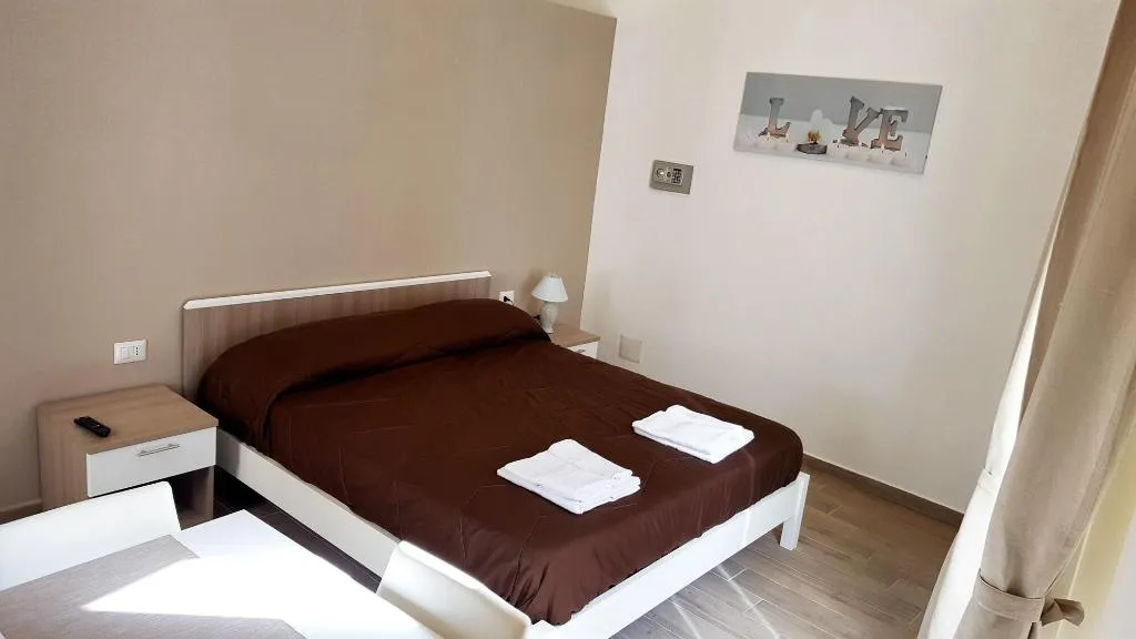 Room, Funikulì Funikulà, Naples