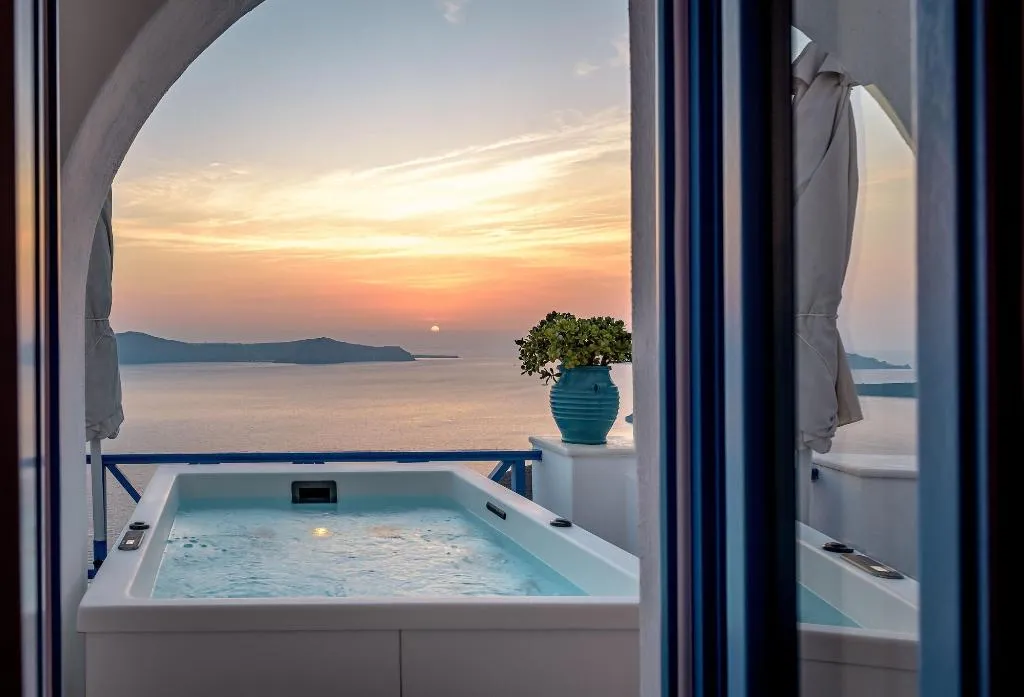 Room, Golden Grey Goose, Santorini