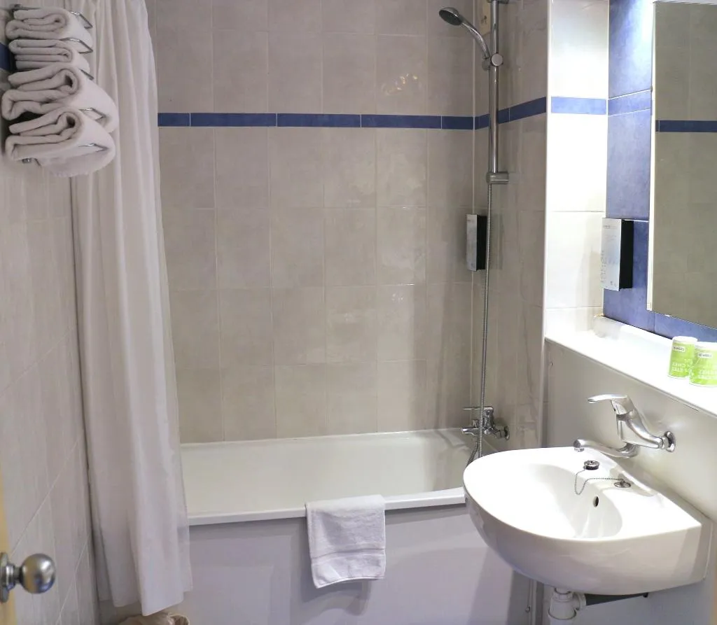 TRIPLE STANDARD Room, Travelodge Barcelona del Vallès, Barcelona