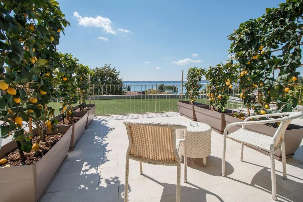DOUBLE SUPERIOR LAKE VIEW Room, Olivi Hotel & Natural Spa, Milan