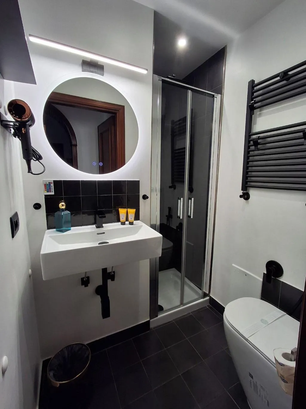 Room, Napolicentro Mare, Naples