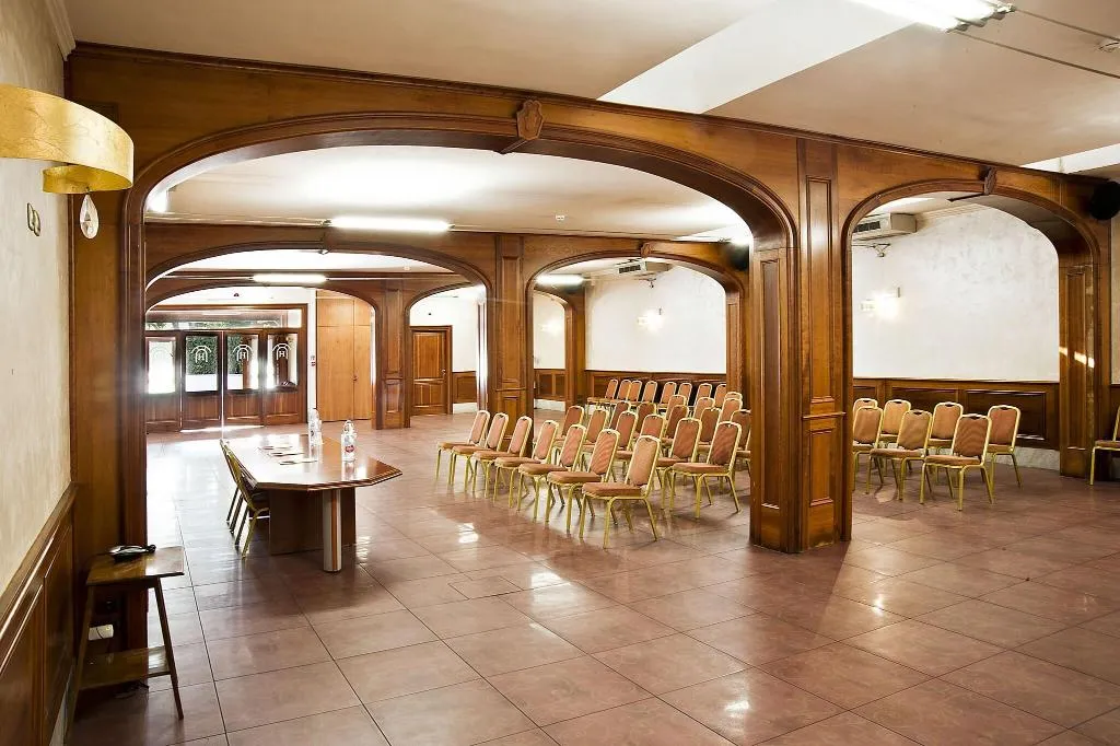 Conferences, Arco Di Travertino, Rome