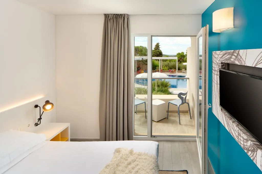 DOUBLE SUPERIOR POOL VIEW Room, Pharos, hvar bayhill hotel, Split