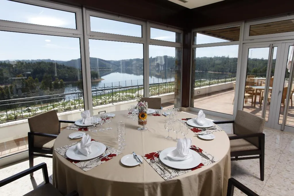 Restaurant, Montebelo Aguieira Lake Resort & Spa, Porto