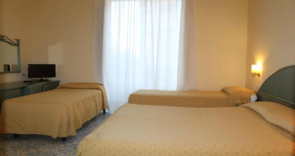 QUADRUPLE STANDARD Room, Villa Maria, Naples