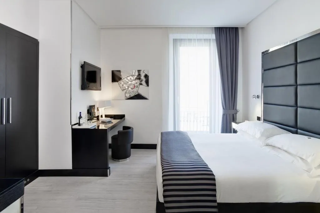 Room, Lhp Napoleon, Milan