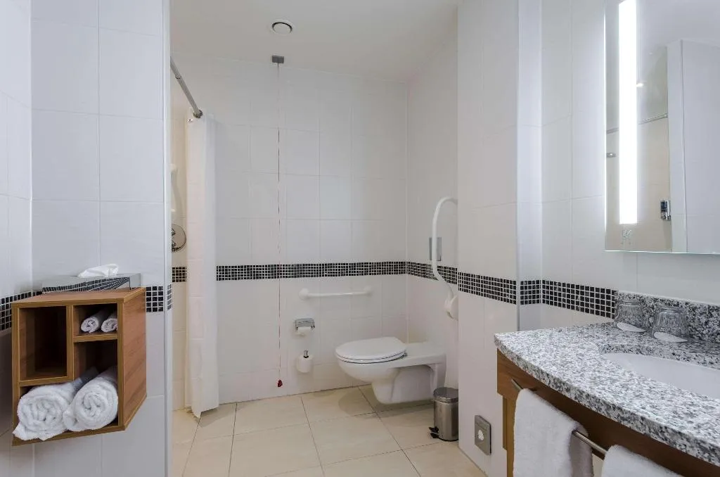 DOUBLE QUEEN SIZE BED Room, Hampton by Hilton Amsterdam / Arena Boulevard, Amsterdam