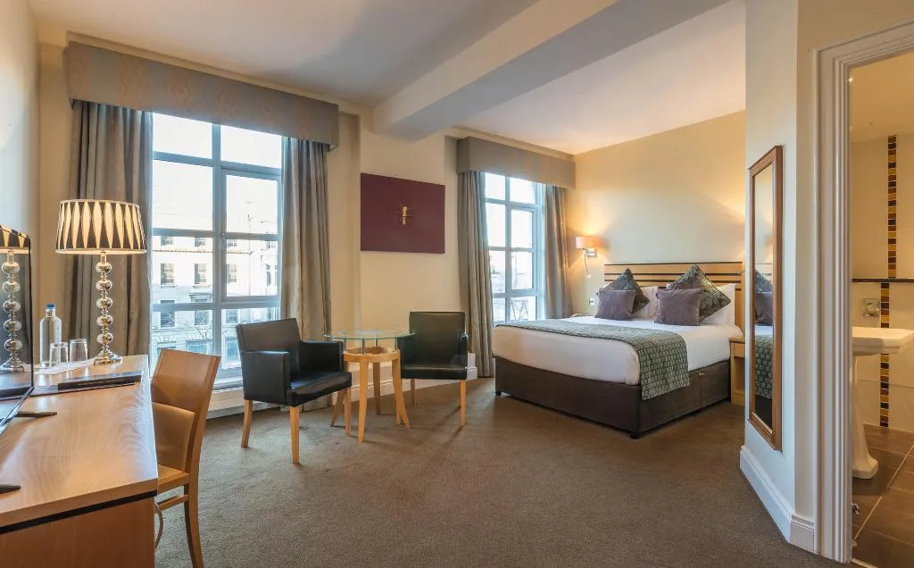 DOUBLE QUEEN SIZE BED Room, Hotel Riu Plaza The Gresham Dublin, Dublin