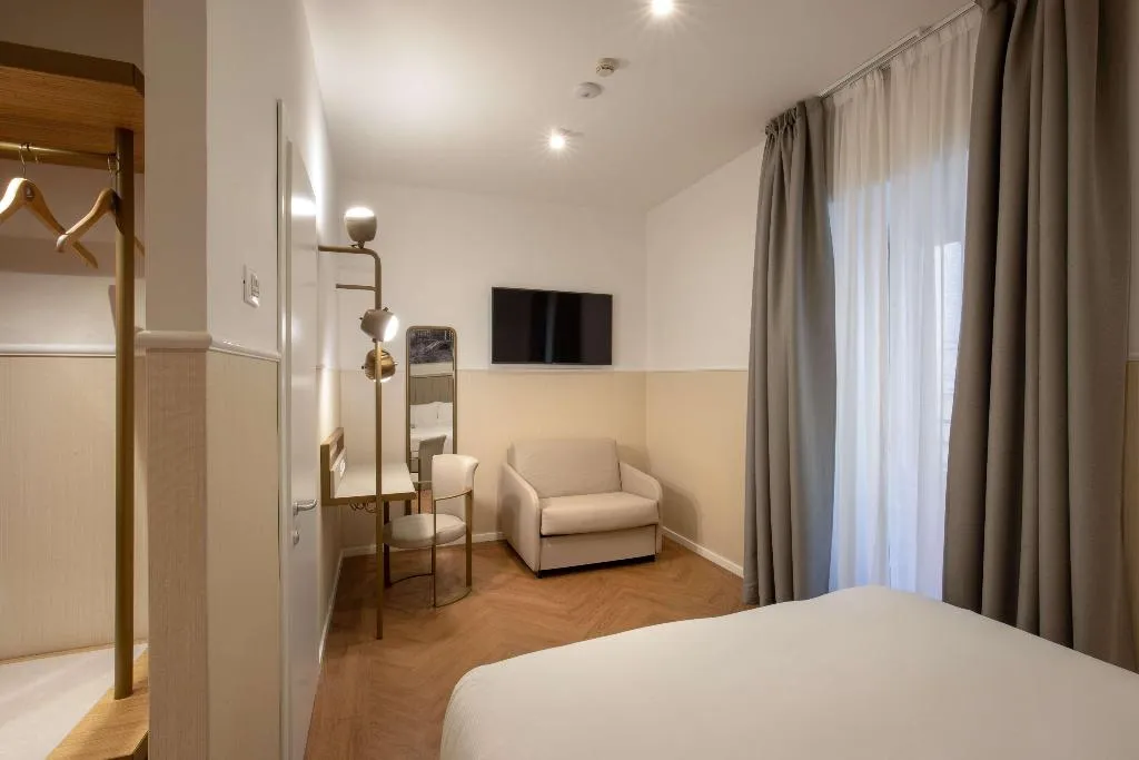 DOUBLE SUPERIOR Room, Cosmopolita Hotel Rome, Tapestry Collection by Hil, Rome