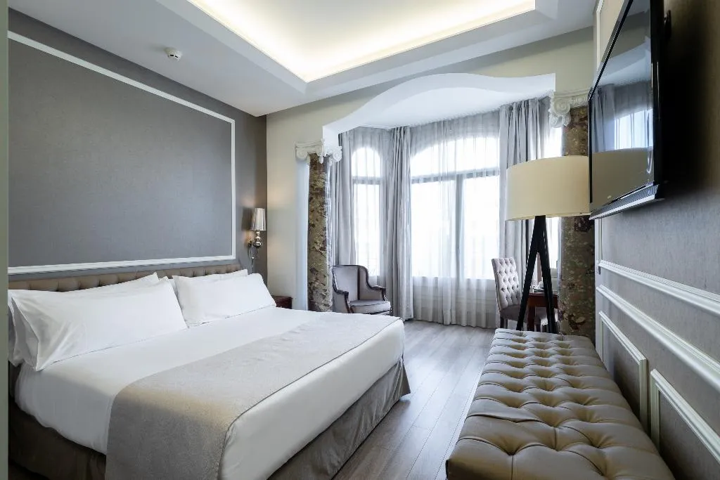DOUBLE SINGLE USE SUPERIOR Room, Catalonia Passeig de Gracia, Barcelona