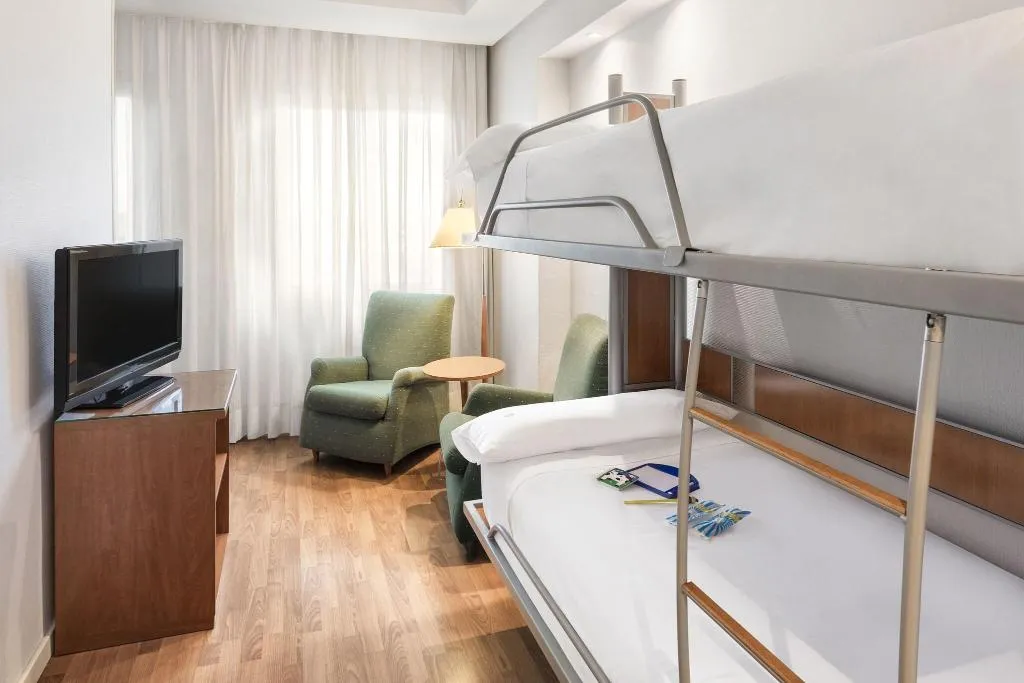 FAMILY ROOM BUNK BED Room, Hotel Madrid Chamartín Affiliated by Meliá, Madrid