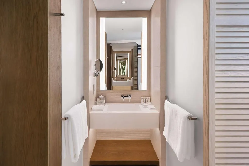 DOUBLE PREMIUM SEA VIEW Room, Radisson Beach Resort Palm Jumeirah, Dubai