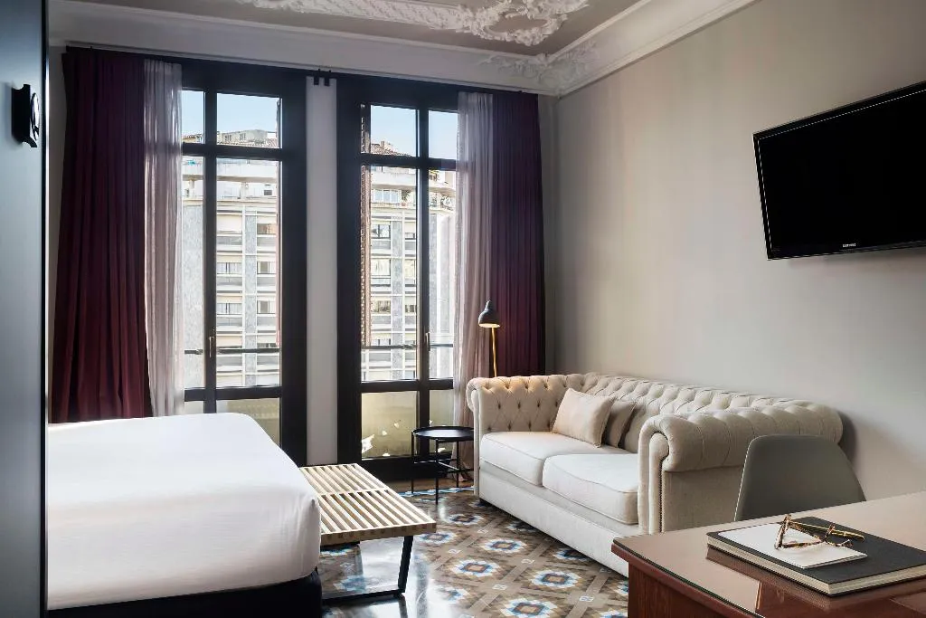 Room PREMIUM Room, Alexandra Barcelona, Curio Collection by Hilton, Barcelona