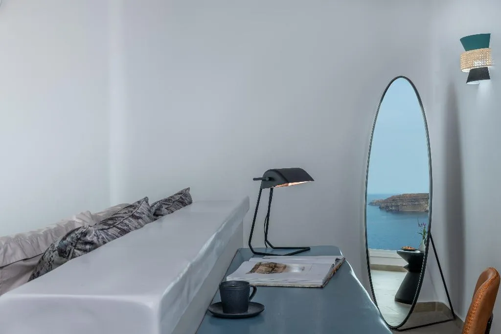 VILLA WITH PRIVATE POOL Room, Athermi Suites, Santorini