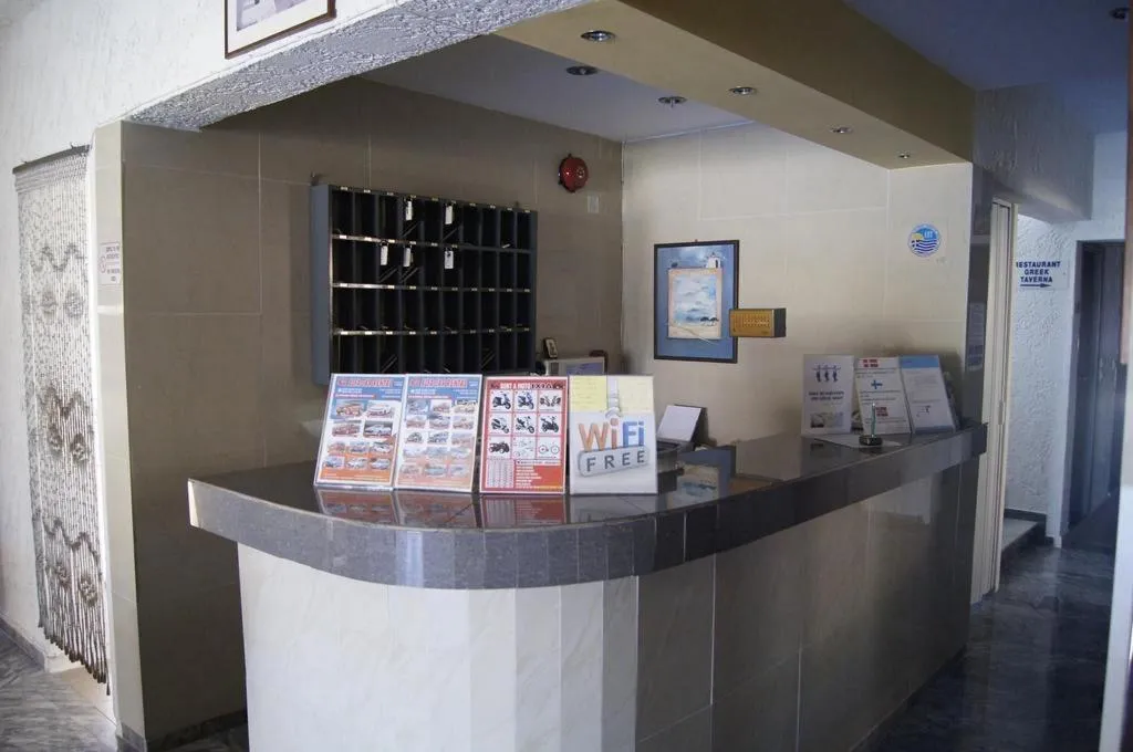 Lobby, Lisa, Rhodes