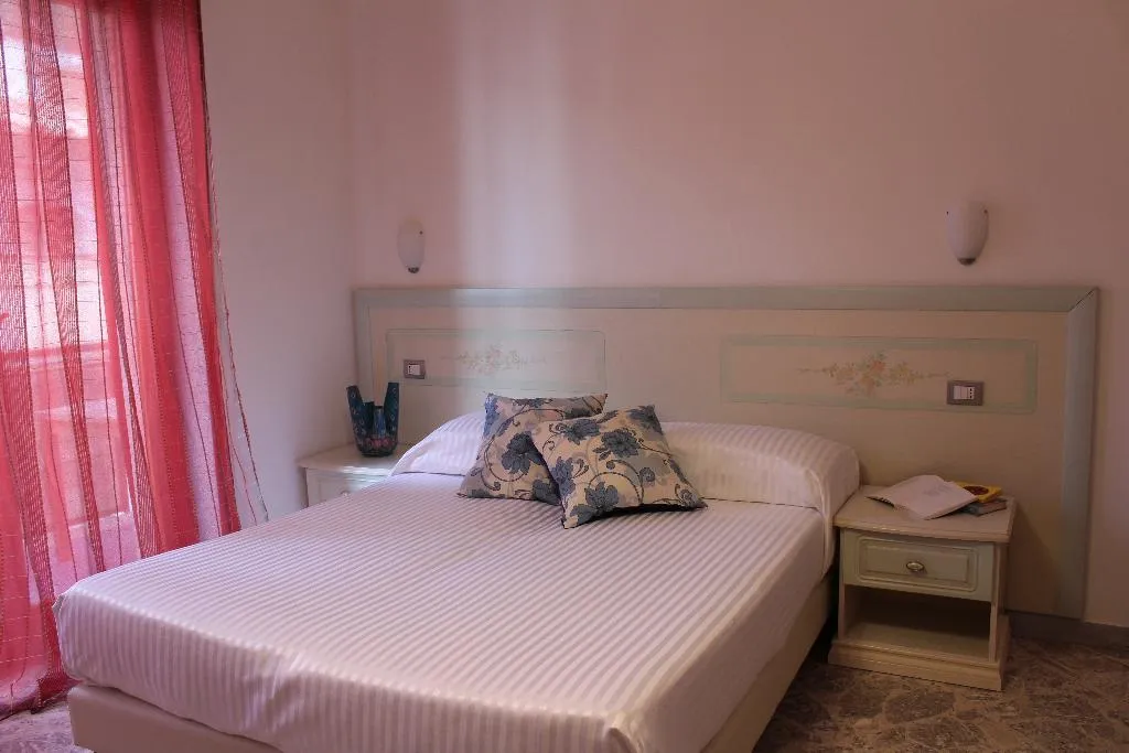 Room, Le Case Della Costa, Naples