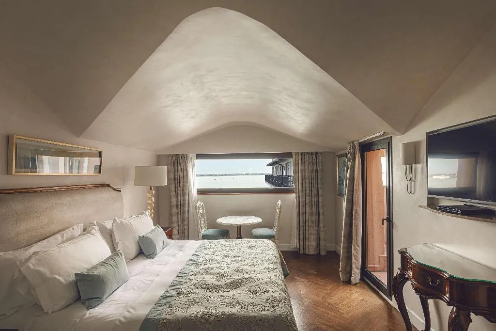 JUNIOR SUITE LAGOON VIEW Room, Hotel Cipriani, A Belmond Hotel, Venice, Venice