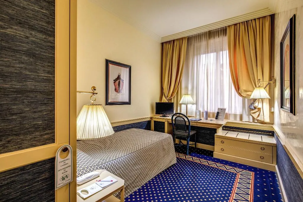 Room, Auriga, Milan