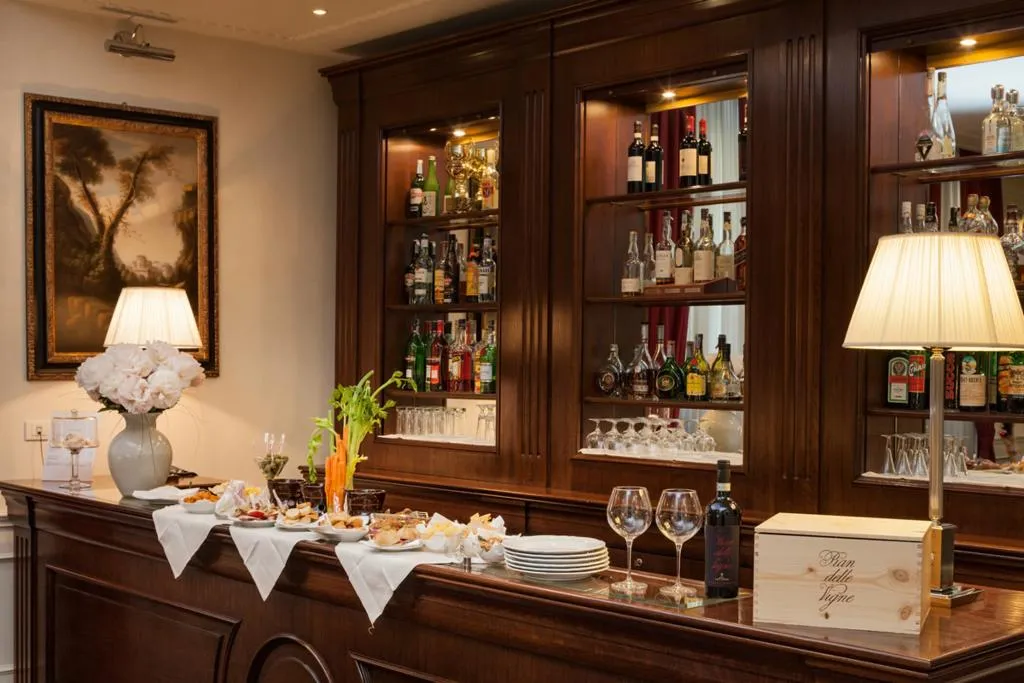 Bar, Executive, Florence