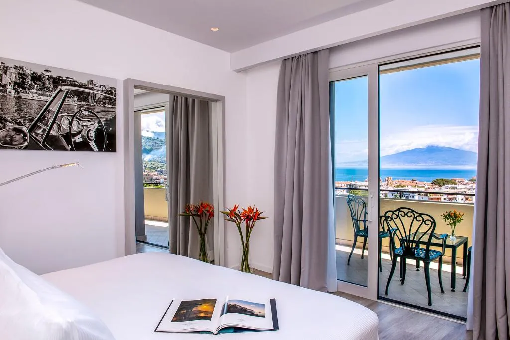 JUNIOR SUITE SEA VIEW Room, Hilton Sorrento Palace, Naples
