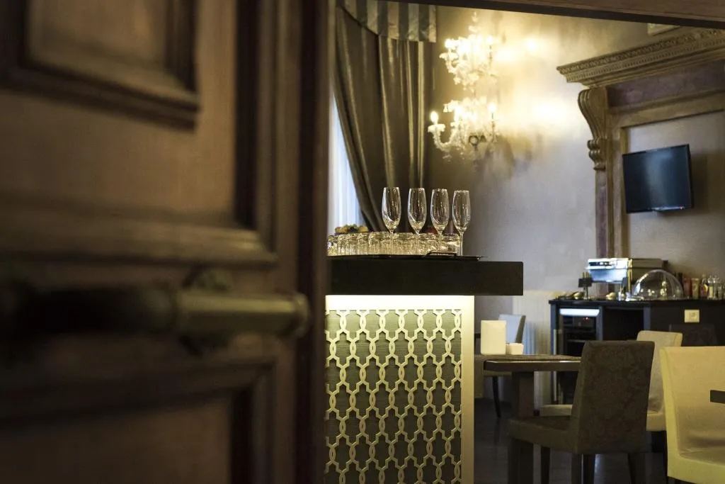 Bar, Arcadia, Venice