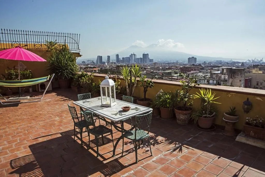 General view, Miracoletti38, Naples