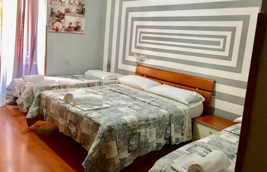 Room, Hi Termini, Naples