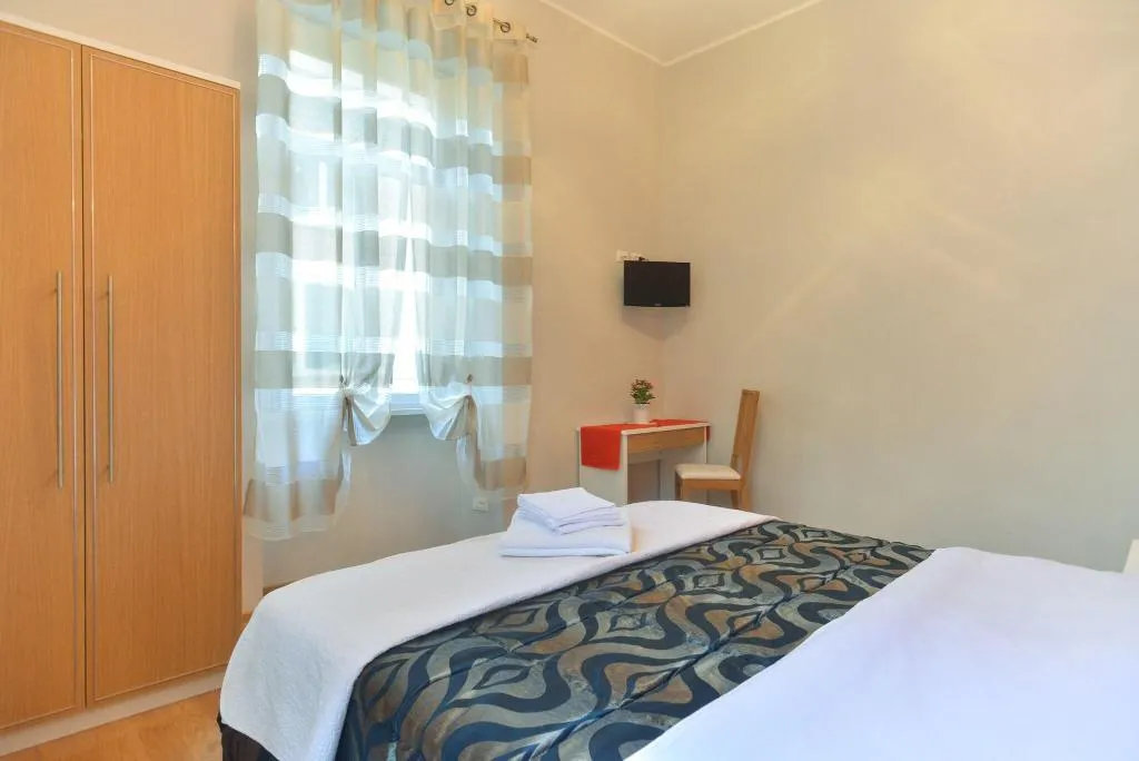 DOUBLE DELUXE TWO BEDS Room, B & T Rooms Trani, Naples