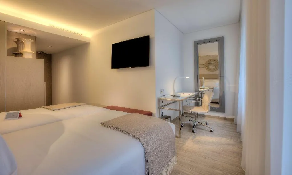 DOUBLE SUPERIOR Room, NH Collection Porto Batalha, Porto