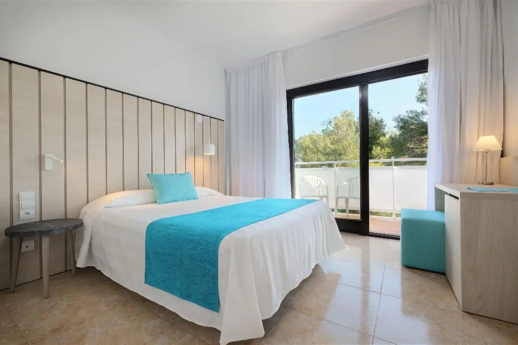 SINGLE PREMIUM Room, AzuLine Hotel Bergantin, Ibiza