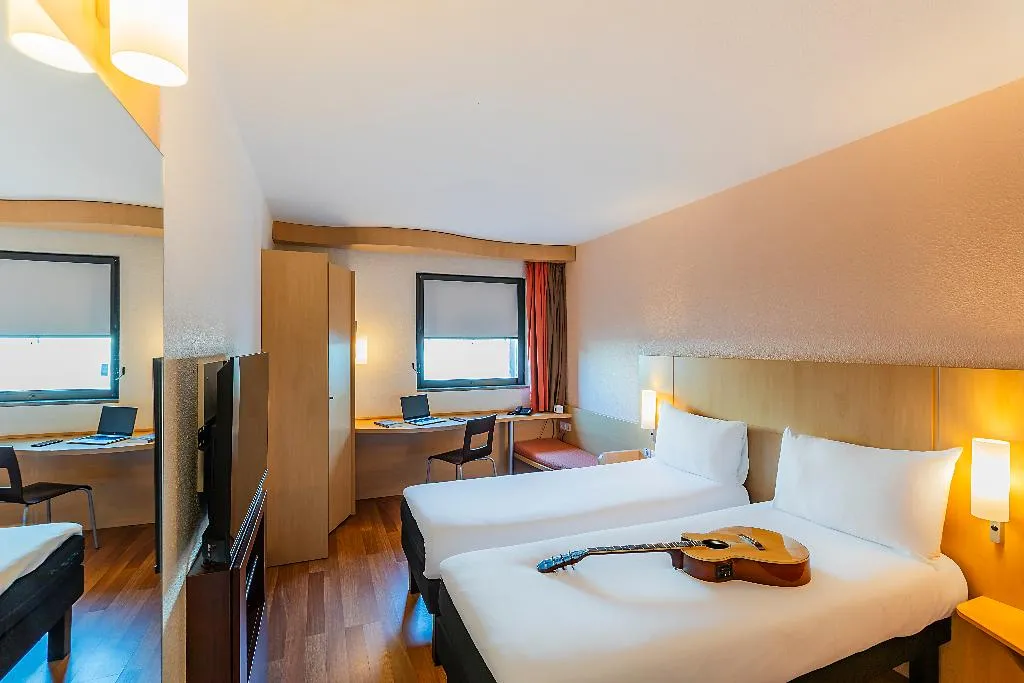 TWIN STANDARD Room, ibis Lisboa Sintra, Lisbon