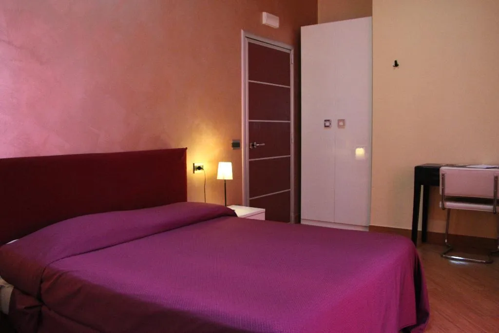 Room, Hotel Diamond, Naples