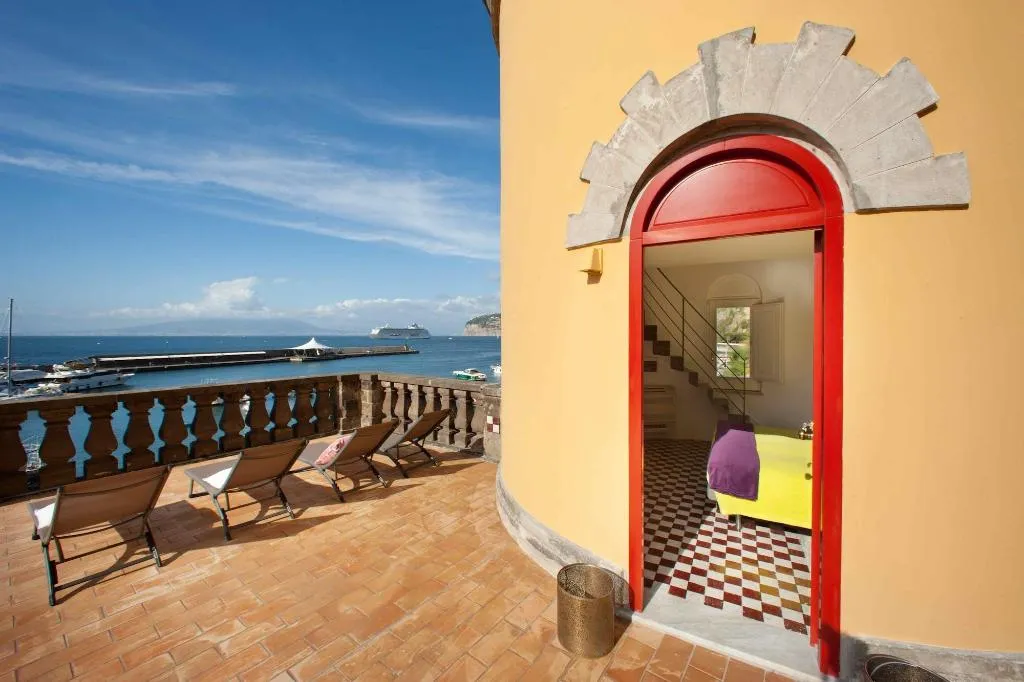 Room, Marina Piccola 73, Naples