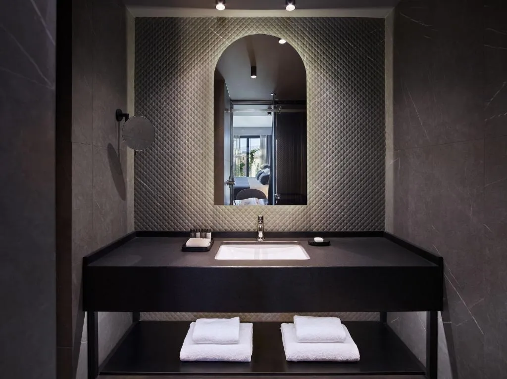 DOUBLE SUPERIOR KING BED Room, Heritage Hill Hotel, Athens