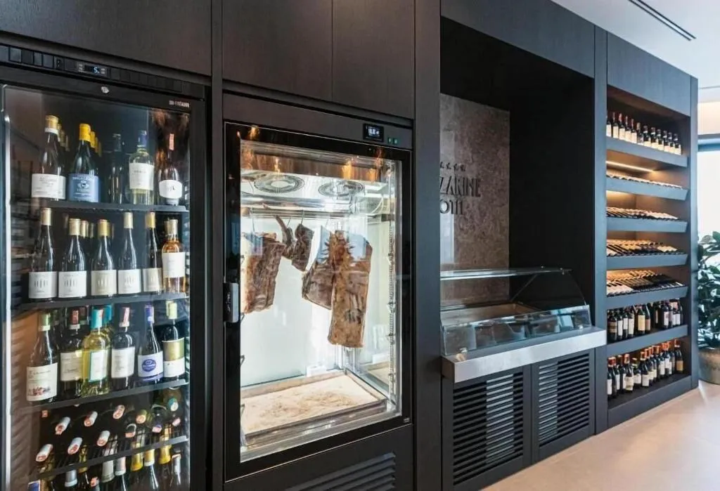 Bar, Mazarine Hotel, Kavaje