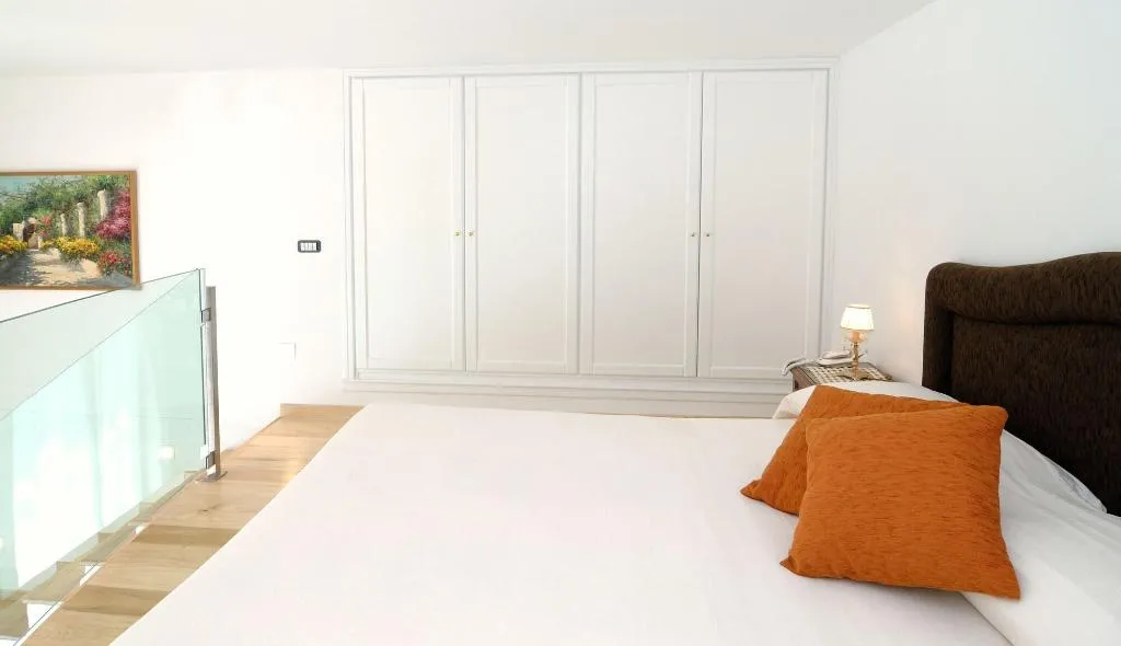Room, Residenza Luce, Naples