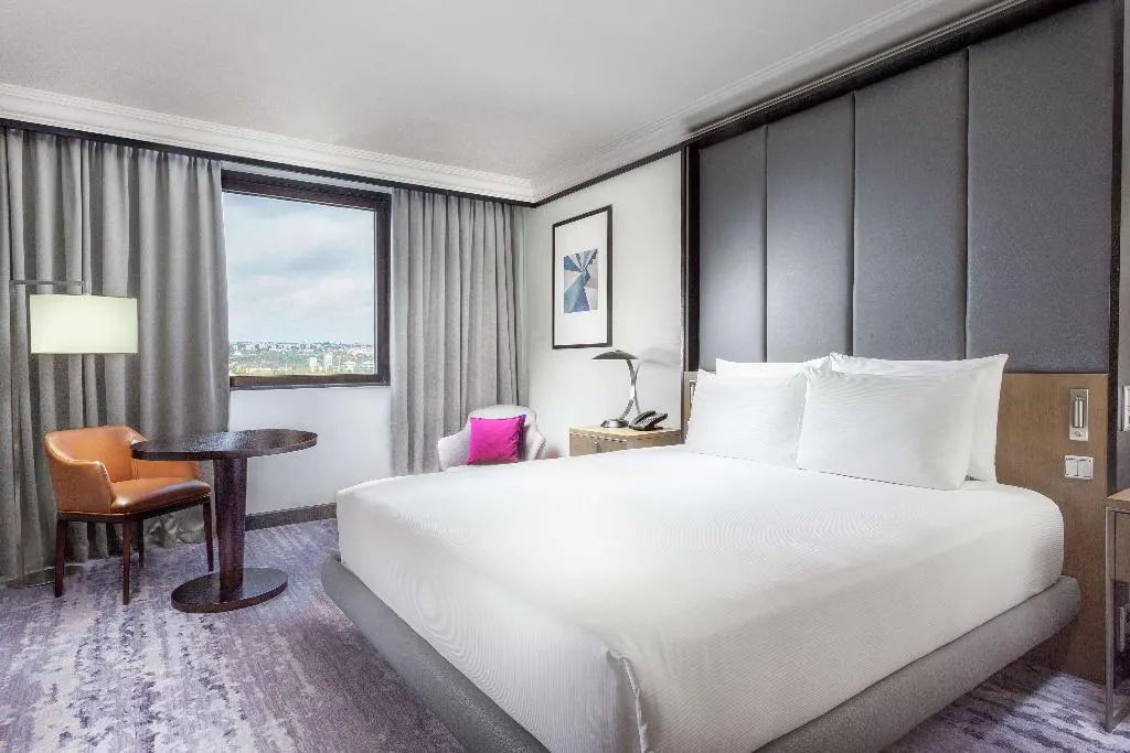 DOUBLE EXECUTIVE KING BED Room, Hilton Prague Atrium, Prague
