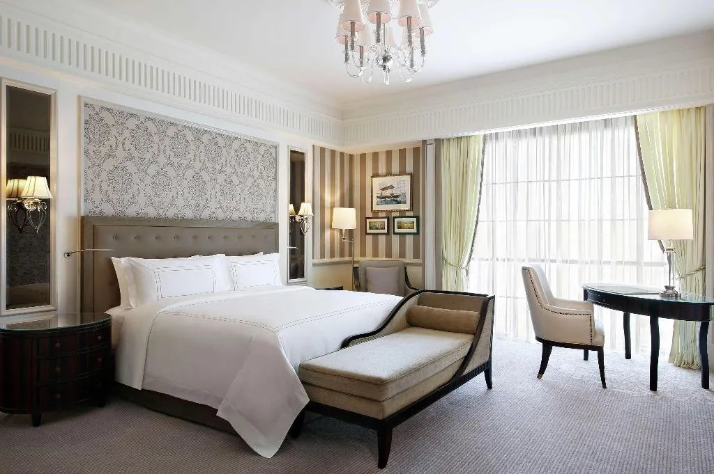 DOUBLE DELUXE Room, Al Habtoor Palace, Dubai