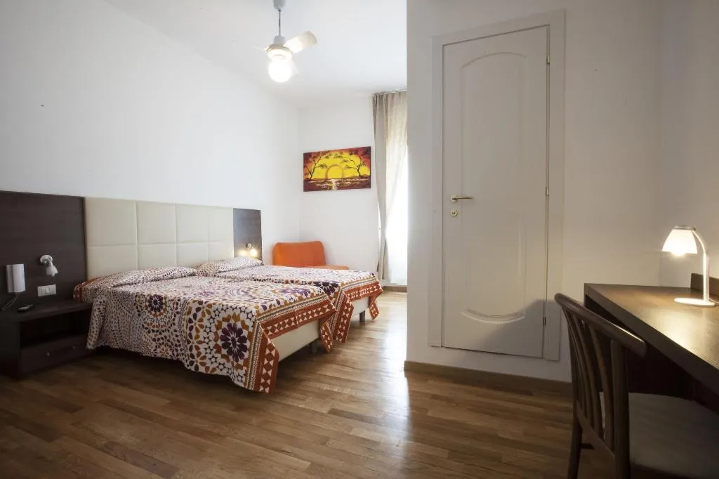 Room, Albergo Amalfi Milano, Milan