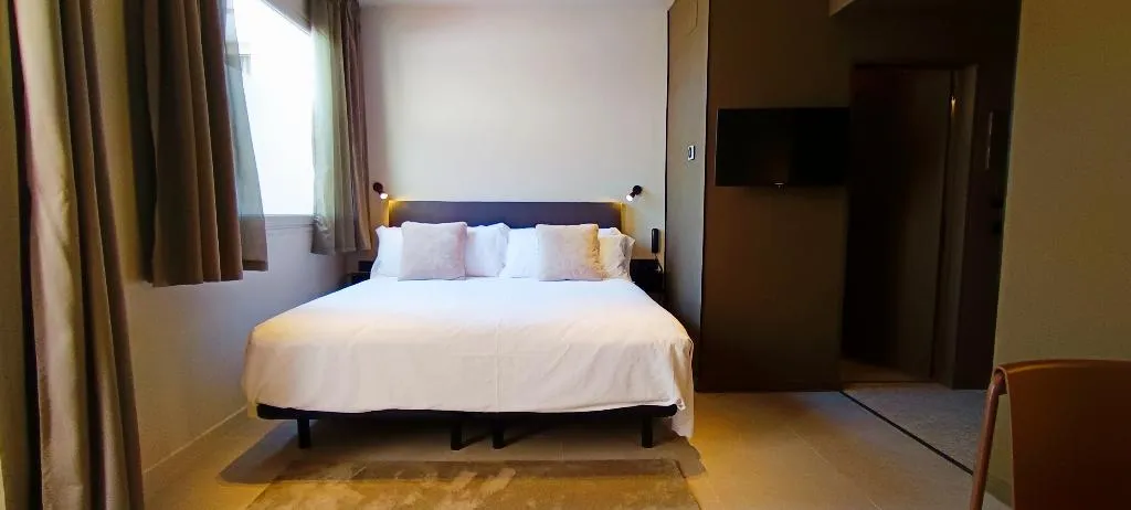 STUDIO SUPERIOR WITH TERRACE Room, Senator Barcelona Apartments, Barcelona