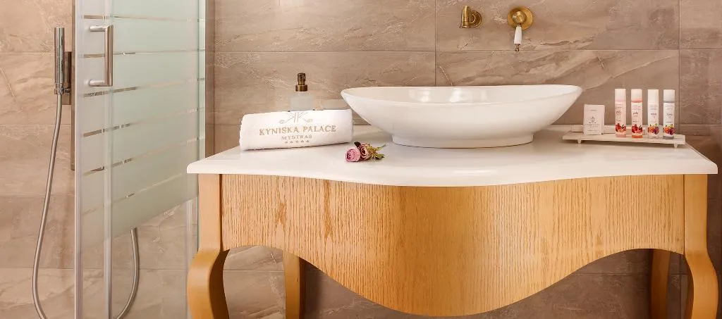 JUNIOR SUITE GARDEN VIEW Room, Kyniska Palace Conference & Spa, Athens