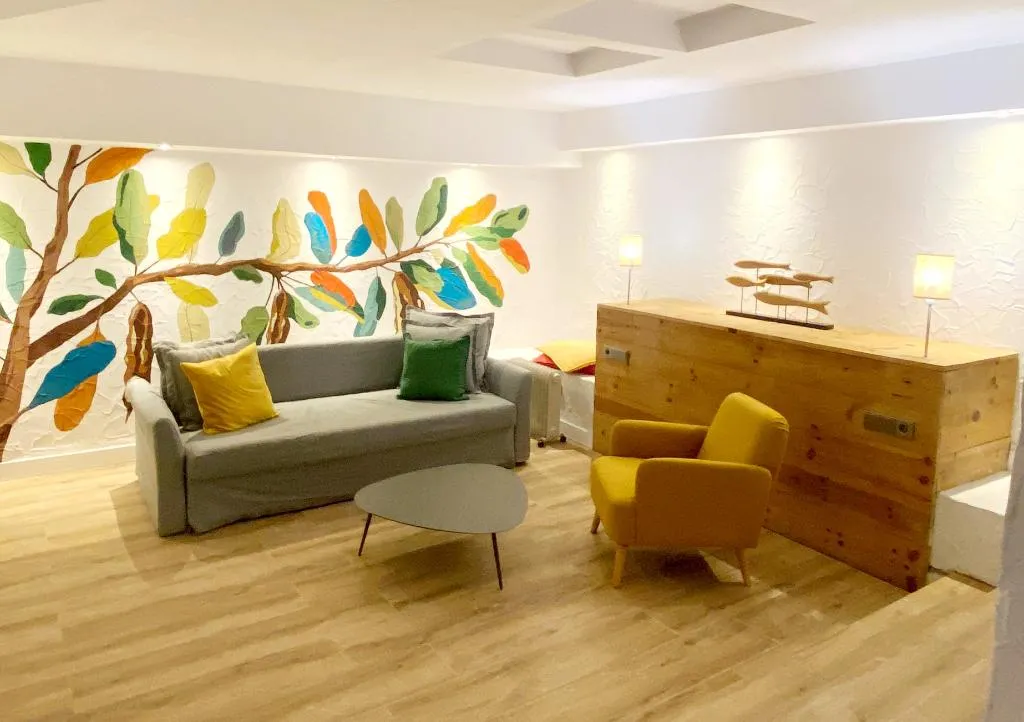 APARTMENT CAPACITY 8 Room, Y Hostel - Albergue Juvenil, Majorca