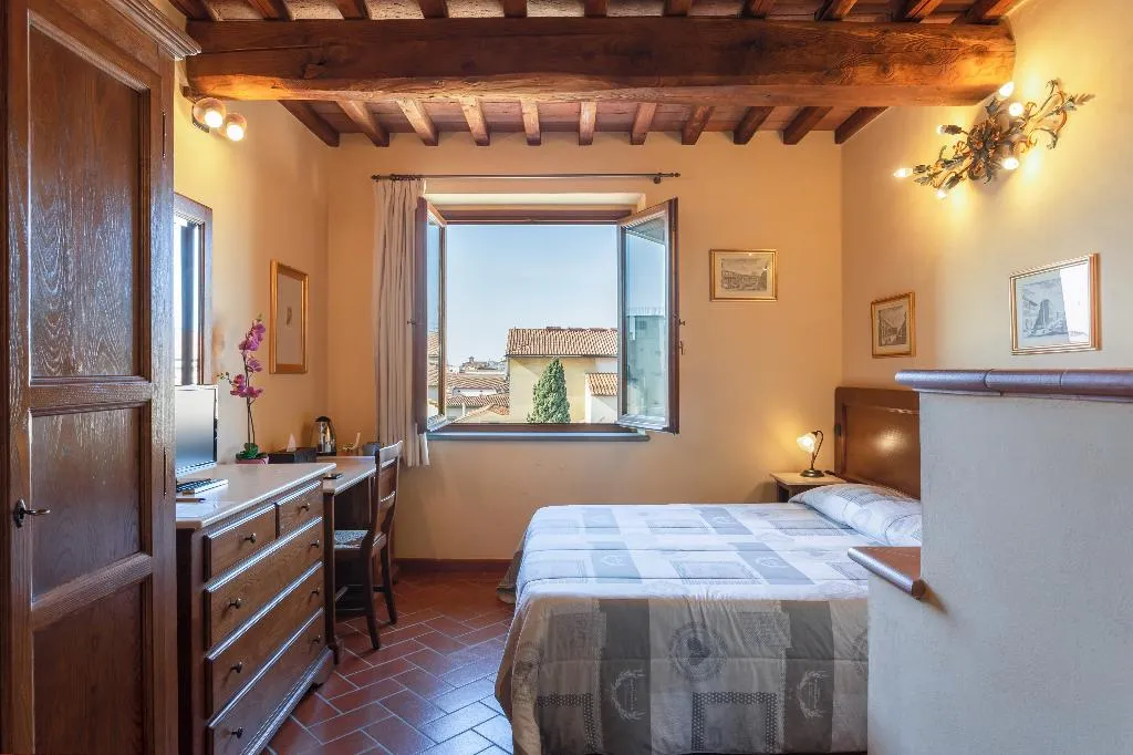TRIPLE STANDARD Room, Palazzo Graziani, Florence