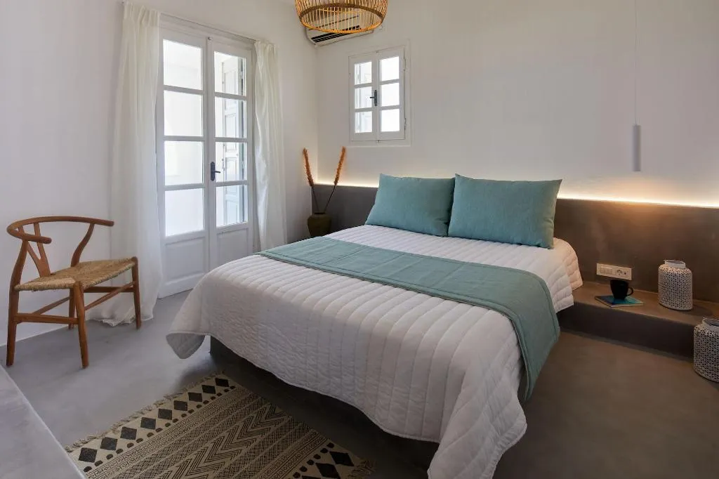Room, Symmetry Suites, Santorini
