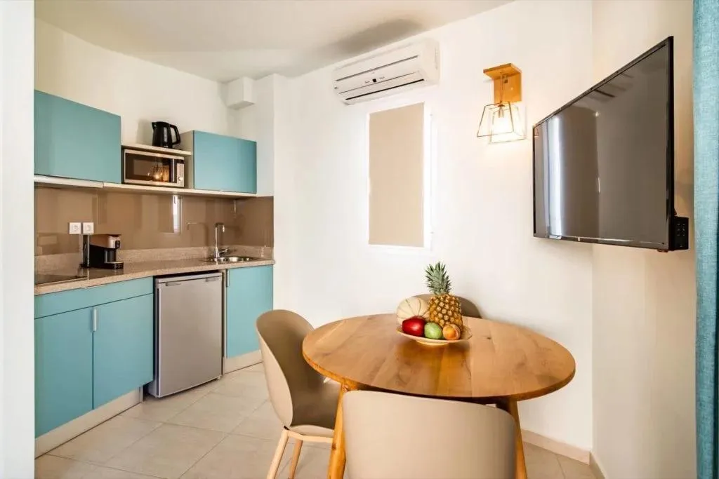 JUNIOR SUITE SEA VIEW Room, Rainbow Apartments, Crete
