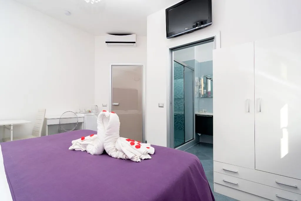 Double or Twin STANDARD Room, Guest House Emily Suites Sorrento, Naples