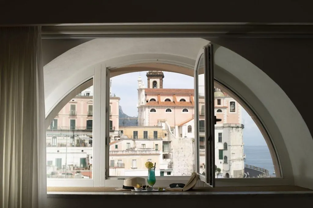 TRIPLE DELUXE CITY VIEW Room, Palazzo Ferraioli, Naples