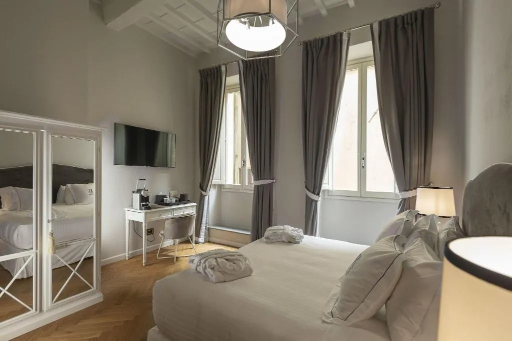 DOUBLE SUPERIOR QUEEN BED Room, Relais Uffizi, Florence