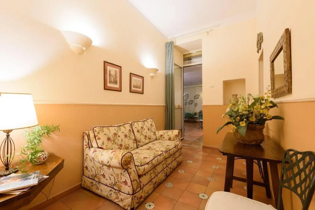 Lobby, Mergellina, Naples